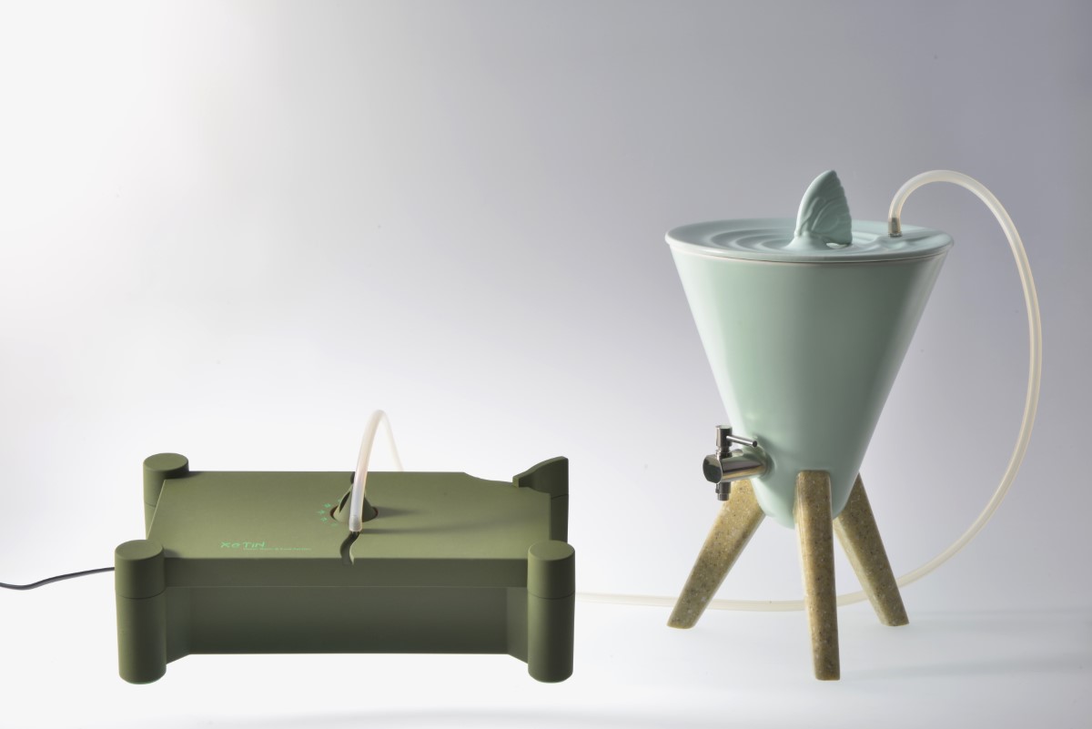 Porcelain vessel with XT-301